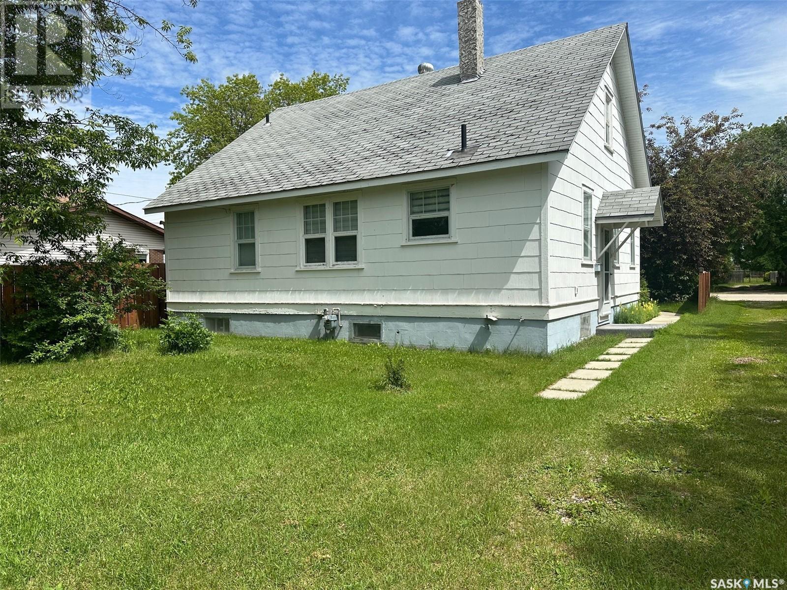 221 Main Street, Hudson Bay, Saskatchewan  S0E 0Y0 - Photo 4 - SK981797