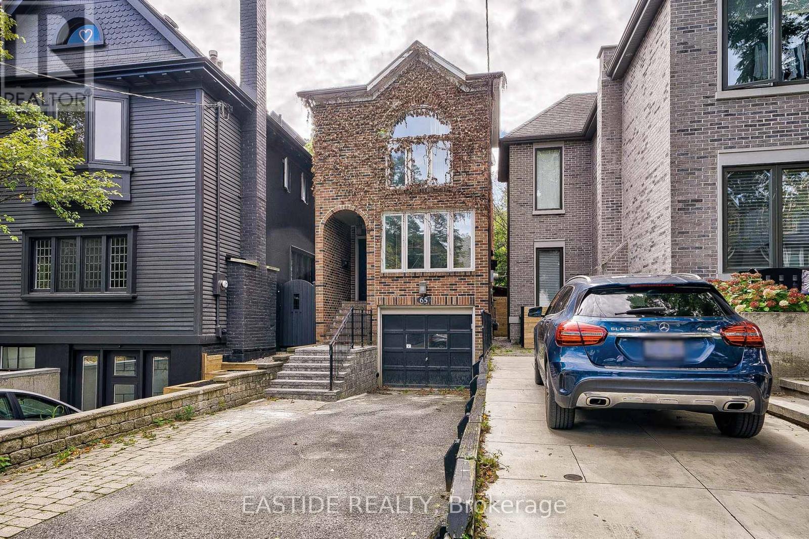 65 Duggan Avenue, Toronto, Ontario  M4V 1Y1 - Photo 2 - C9374561