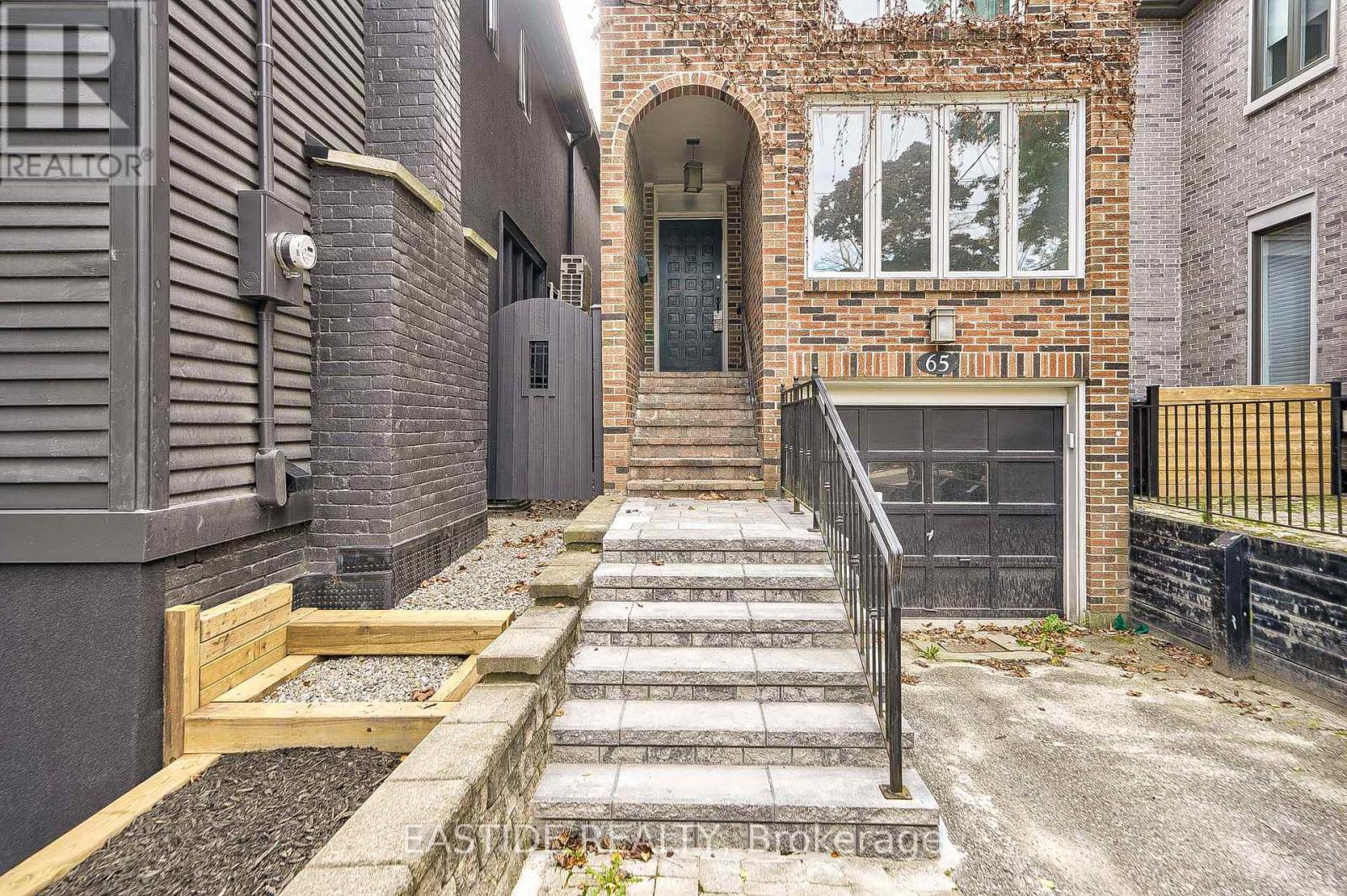 65 Duggan Avenue, Toronto, Ontario  M4V 1Y1 - Photo 3 - C9374561