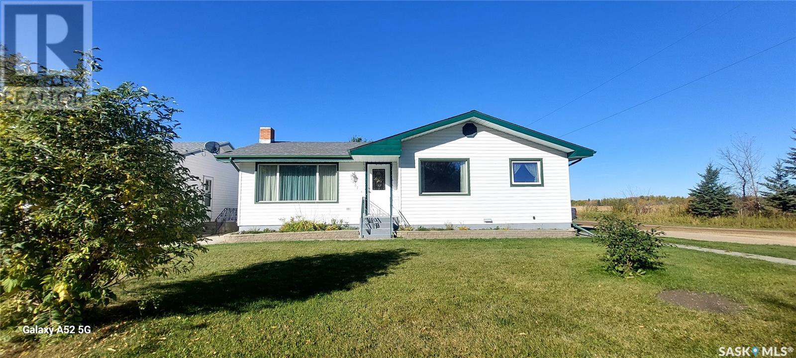 237 Third Street Nw, Wadena, Saskatchewan  S0A 4J0 - Photo 1 - SK984913