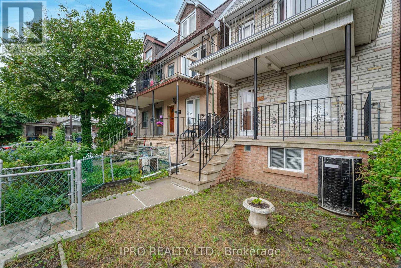 136 Marchmount Road, Toronto, Ontario  M6G 2B1 - Photo 3 - C9374767