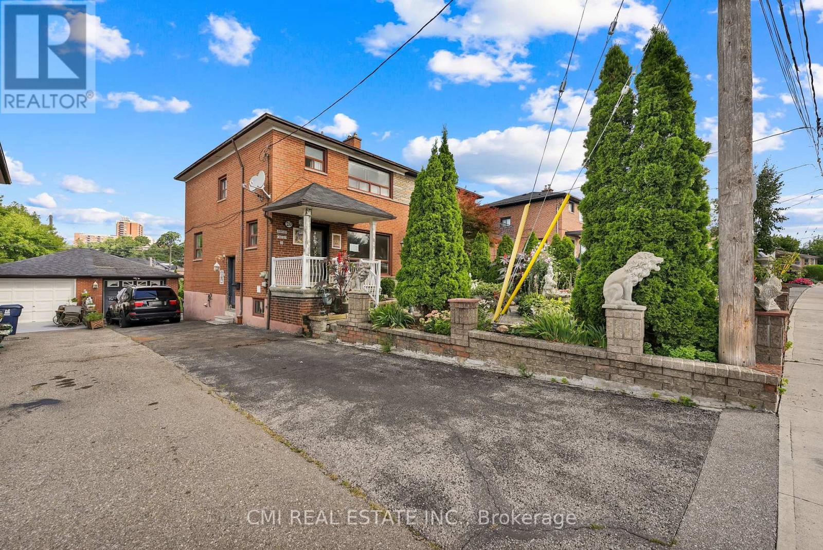 20 Donald Avenue, Toronto, Ontario  M6M 1J8 - Photo 1 - W9374837