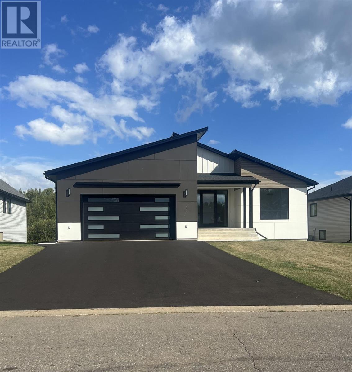 2774 King George's Park Dr, Thunder Bay, Ontario  P7K 1K8 - Photo 1 - TB243006