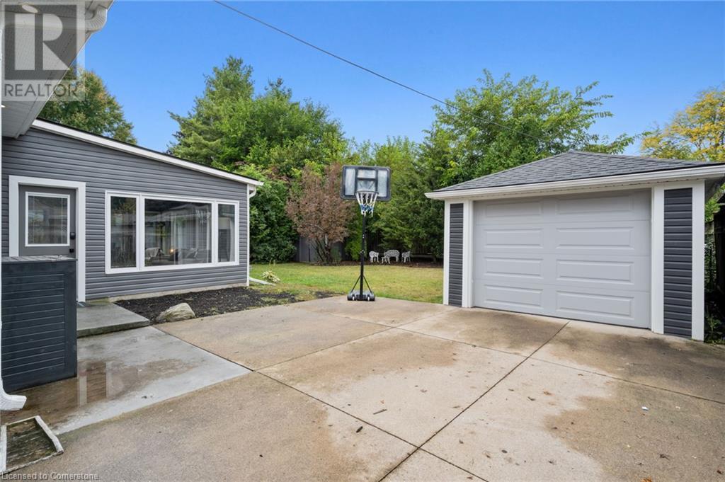 2227 Deyncourt Drive, Burlington, Ontario  L7R 1W2 - Photo 3 - 40652416