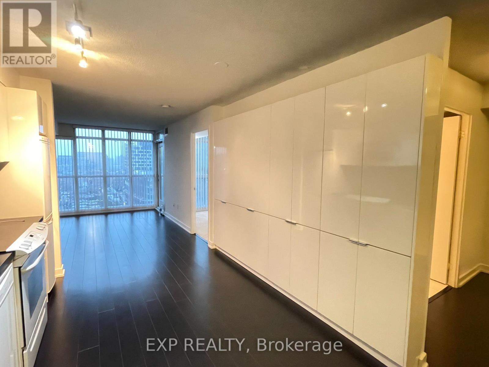 1516 - 15 Iceboat Terrace, Toronto, Ontario  M5V 4A5 - Photo 2 - C9375156