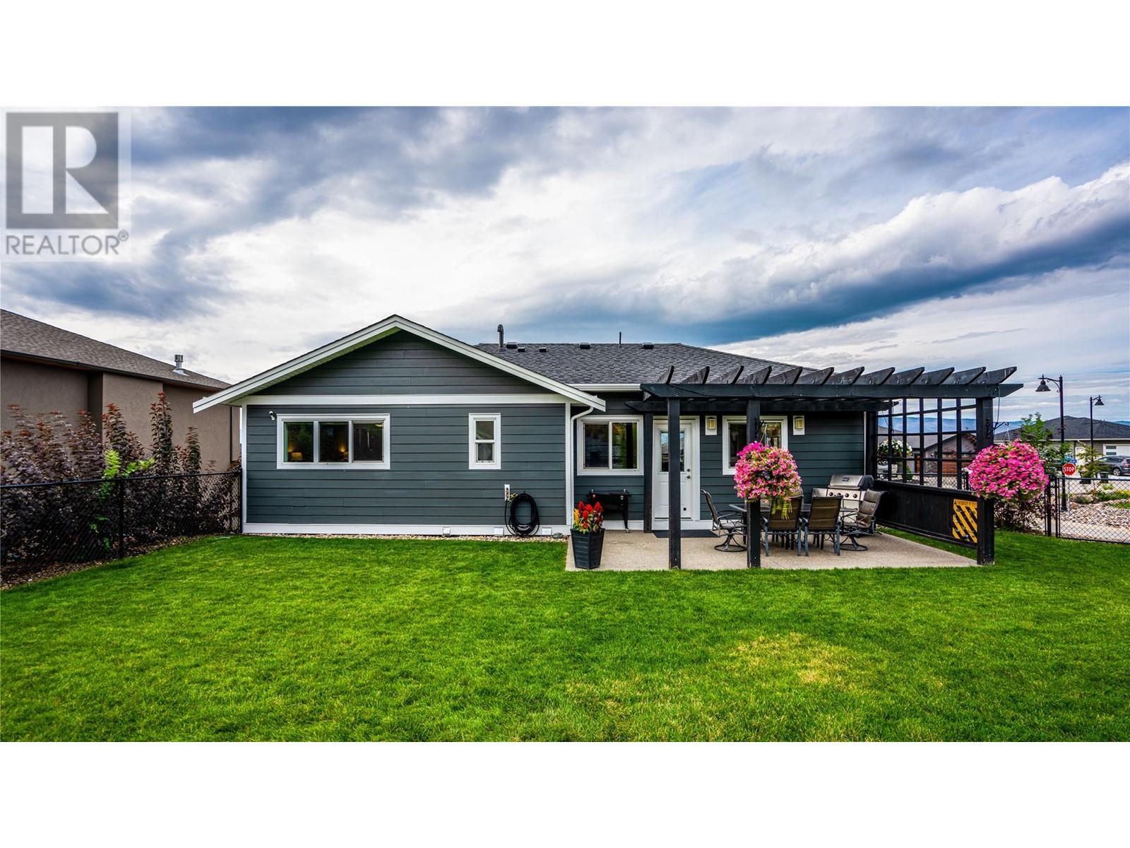 6681 Blackcomb Way, Vernon, British Columbia  V1B 0A3 - Photo 2 - 10323954