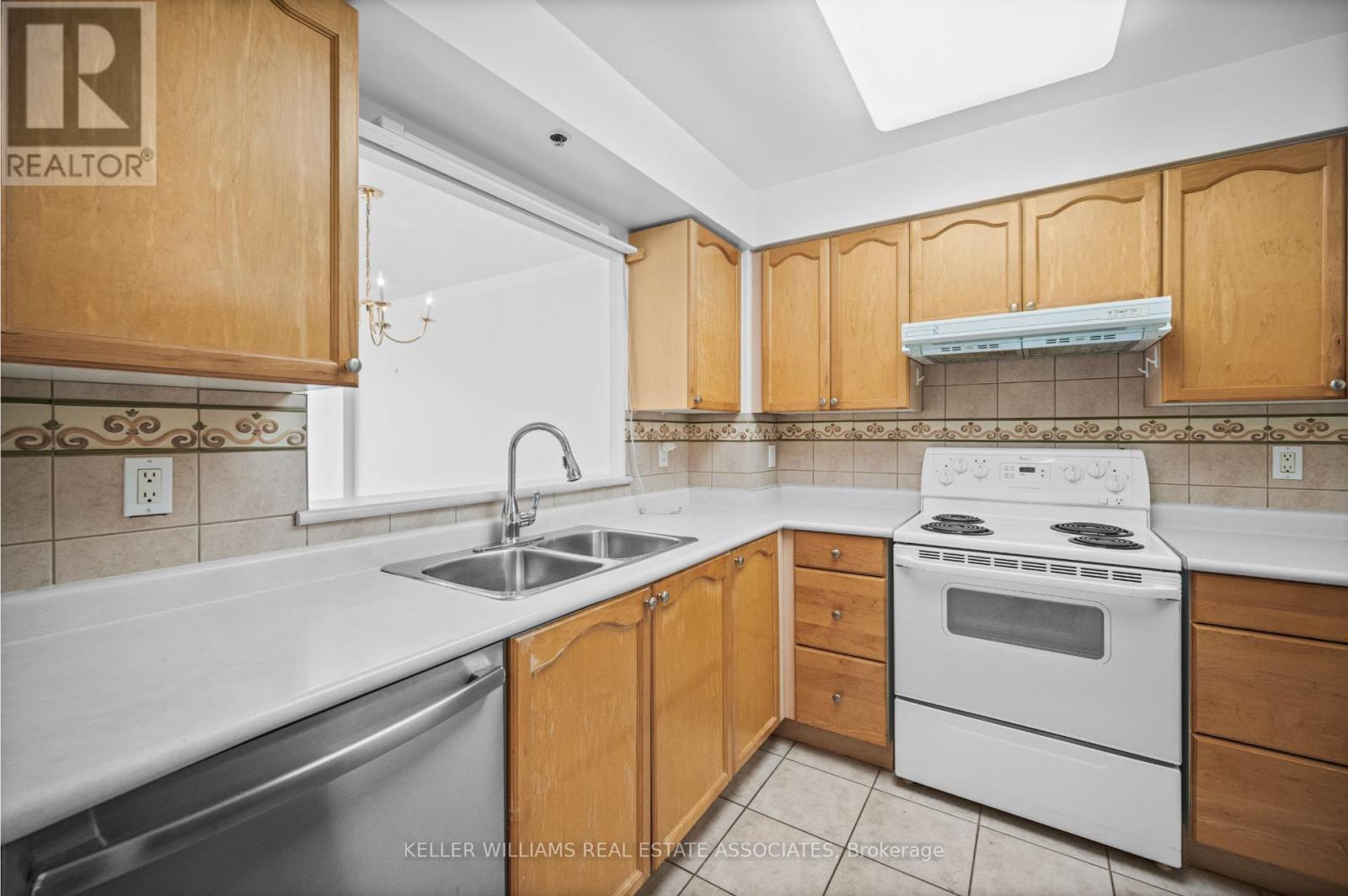 1215 - 100 Burloak Drive, Burlington, Ontario  L7L 6P6 - Photo 8 - W9375778