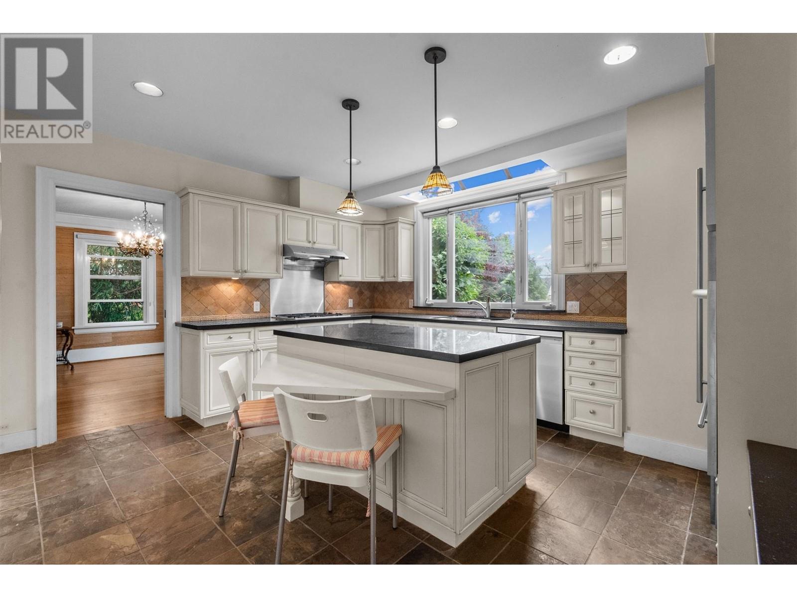 Listing Picture 7 of 31 : 4637 ANGUS DRIVE, Vancouver / 溫哥華 - 魯藝地產 Yvonne Lu Group - MLS Medallion Club Member