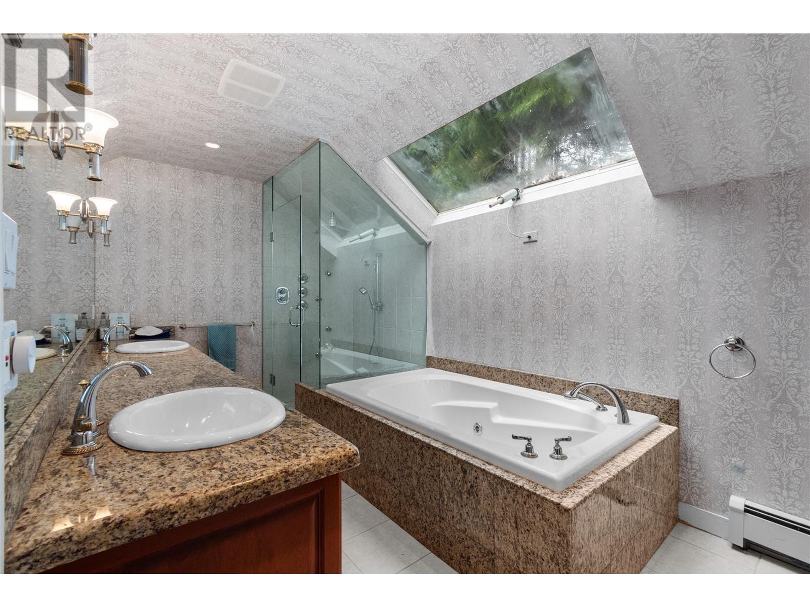 Listing Picture 19 of 31 : 4637 ANGUS DRIVE, Vancouver / 溫哥華 - 魯藝地產 Yvonne Lu Group - MLS Medallion Club Member