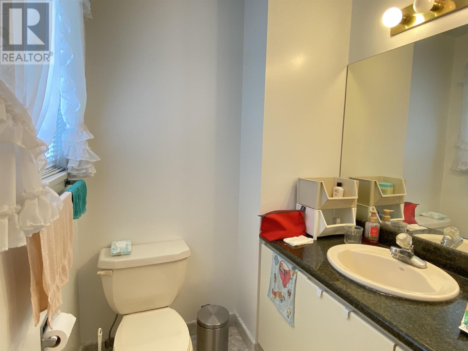 Listing Picture 11 of 28 : 6151 BELLFLOWER DRIVE, Richmond / 烈治文 - 魯藝地產 Yvonne Lu Group - MLS Medallion Club Member