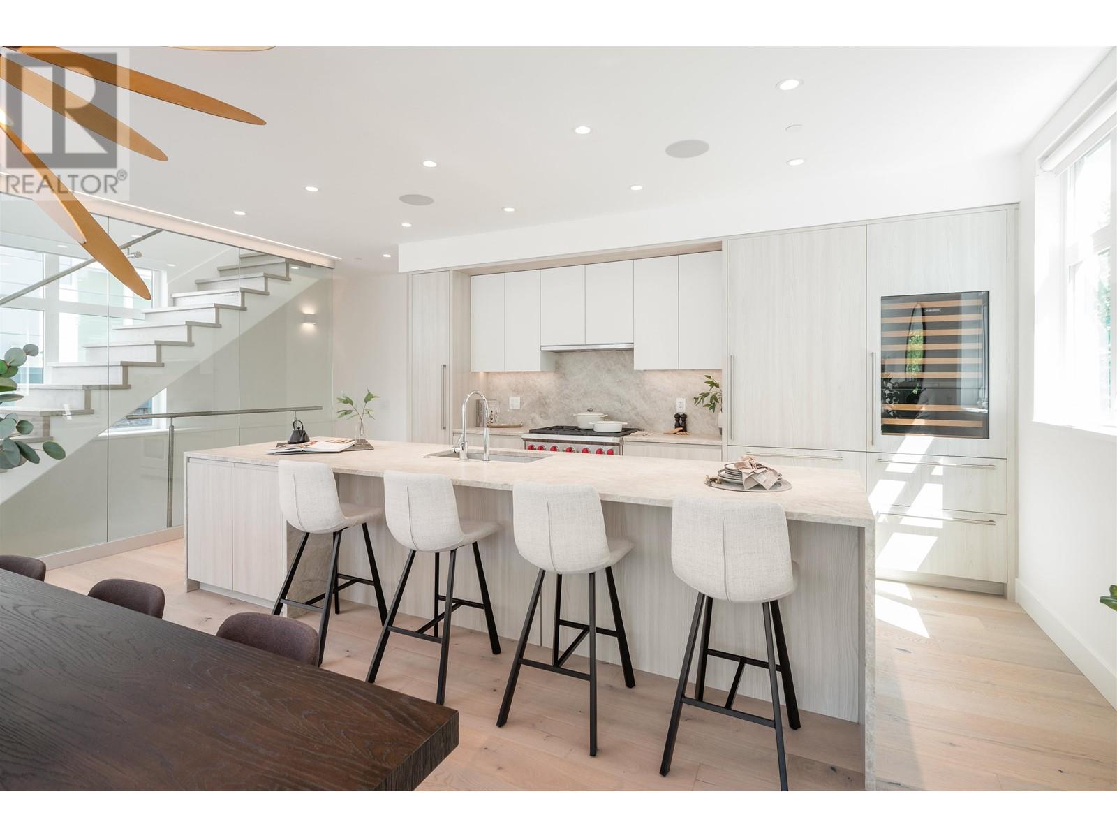 584 Arthur Erickson Place, West Vancouver, British Columbia  V7T 1J1 - Photo 4 - R2930979