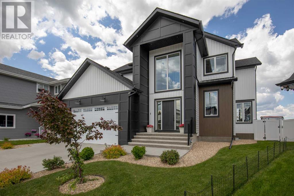 8 Cameron Court, Lacombe, Alberta