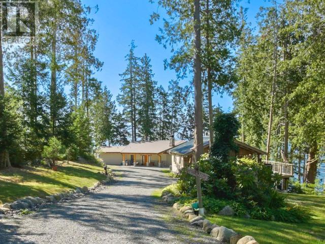 12369 Scotch Fir Point Rd, Powell River, British Columbia   - Photo 2 - 18400