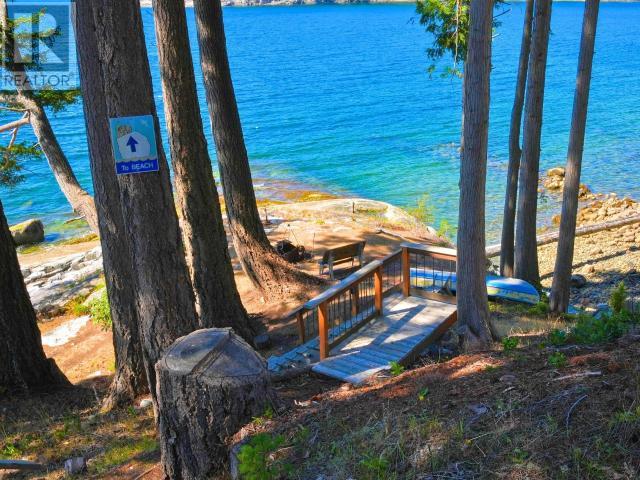 12369 Scotch Fir Point Rd, Powell River, British Columbia   - Photo 40 - 18400