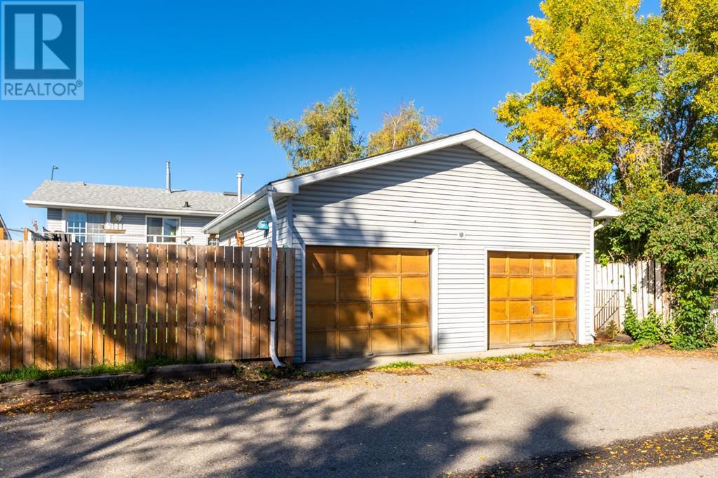 11028 Braton Place Sw, Calgary, Alberta  T2W 1B3 - Photo 3 - A2169754