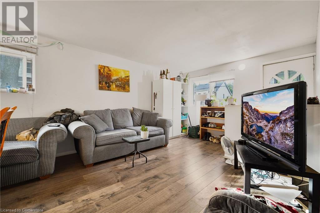 105 Ward Avenue, Hamilton, Ontario L8S 2E8 - Photo 7 - 40654588