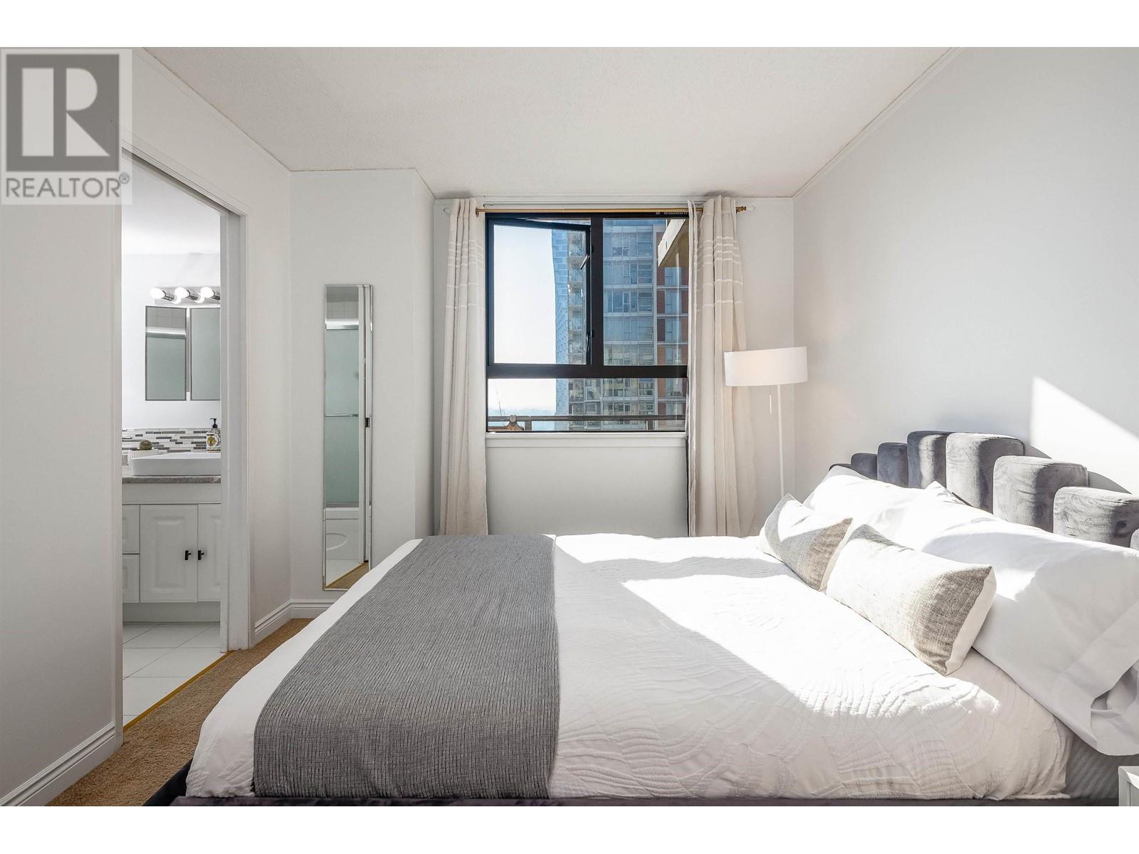 Listing Picture 9 of 26 : 1705 789 DRAKE STREET, Vancouver / 溫哥華 - 魯藝地產 Yvonne Lu Group - MLS Medallion Club Member