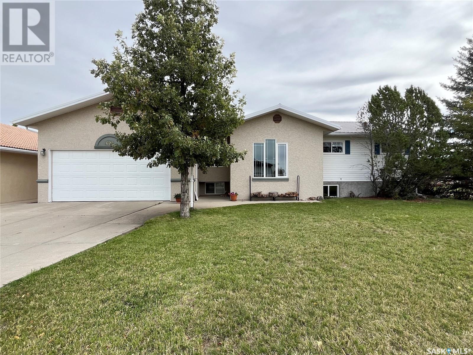 620 Griffin Street, Maple Creek, Saskatchewan  S0N 1N0 - Photo 1 - SK984942