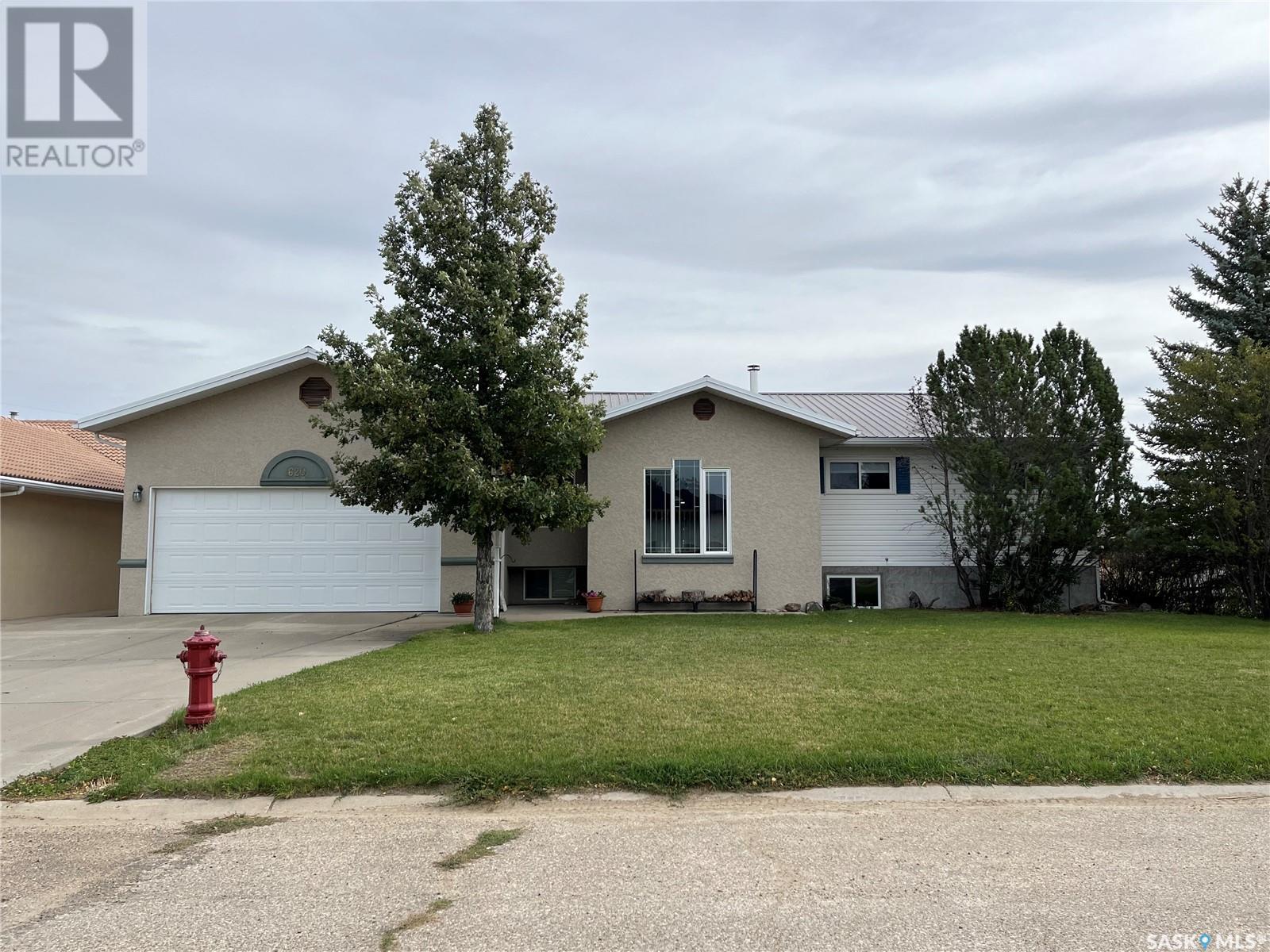 620 Griffin Street, Maple Creek, Saskatchewan  S0N 1N0 - Photo 2 - SK984942