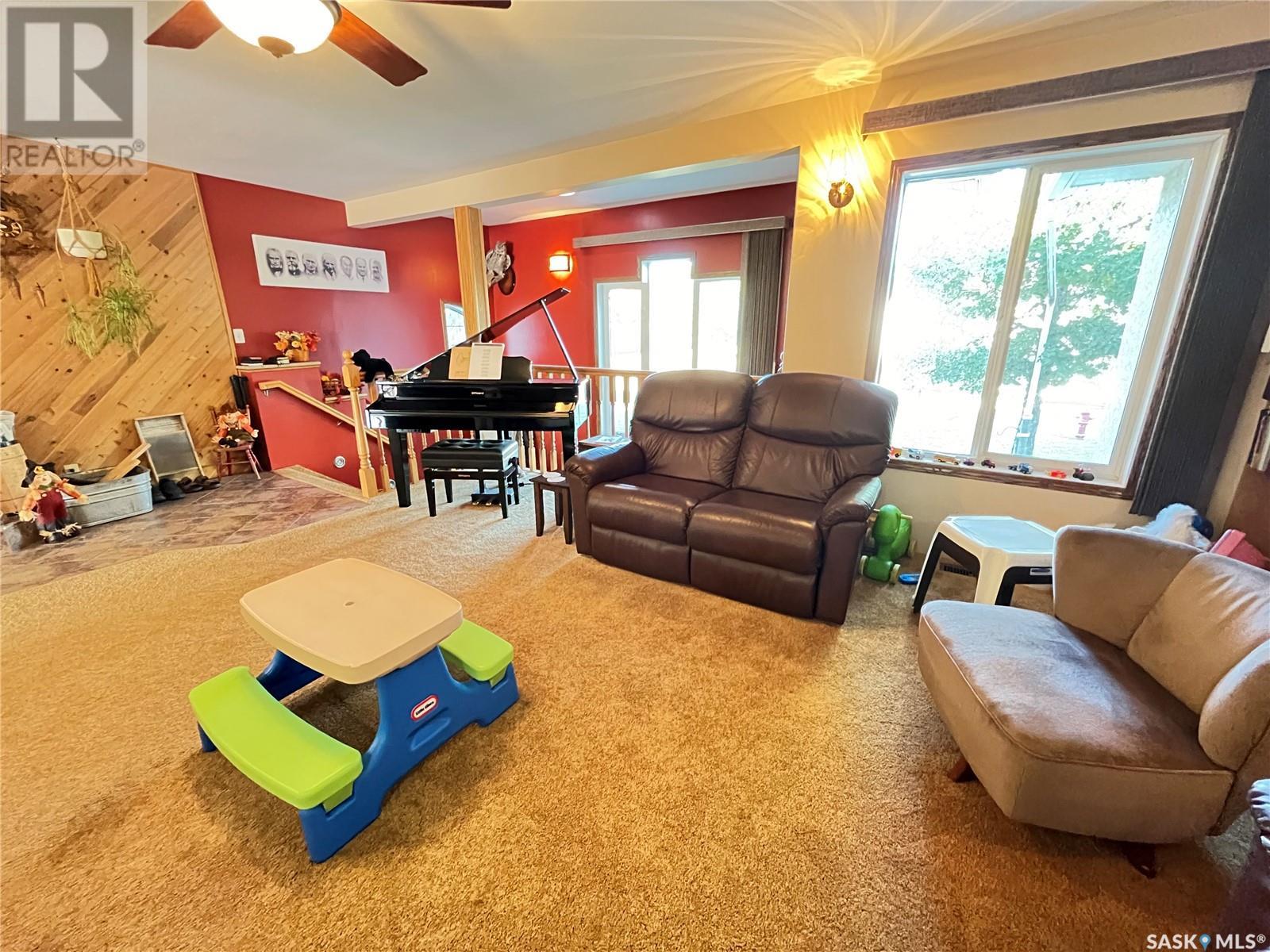 620 Griffin Street, Maple Creek, Saskatchewan  S0N 1N0 - Photo 5 - SK984942