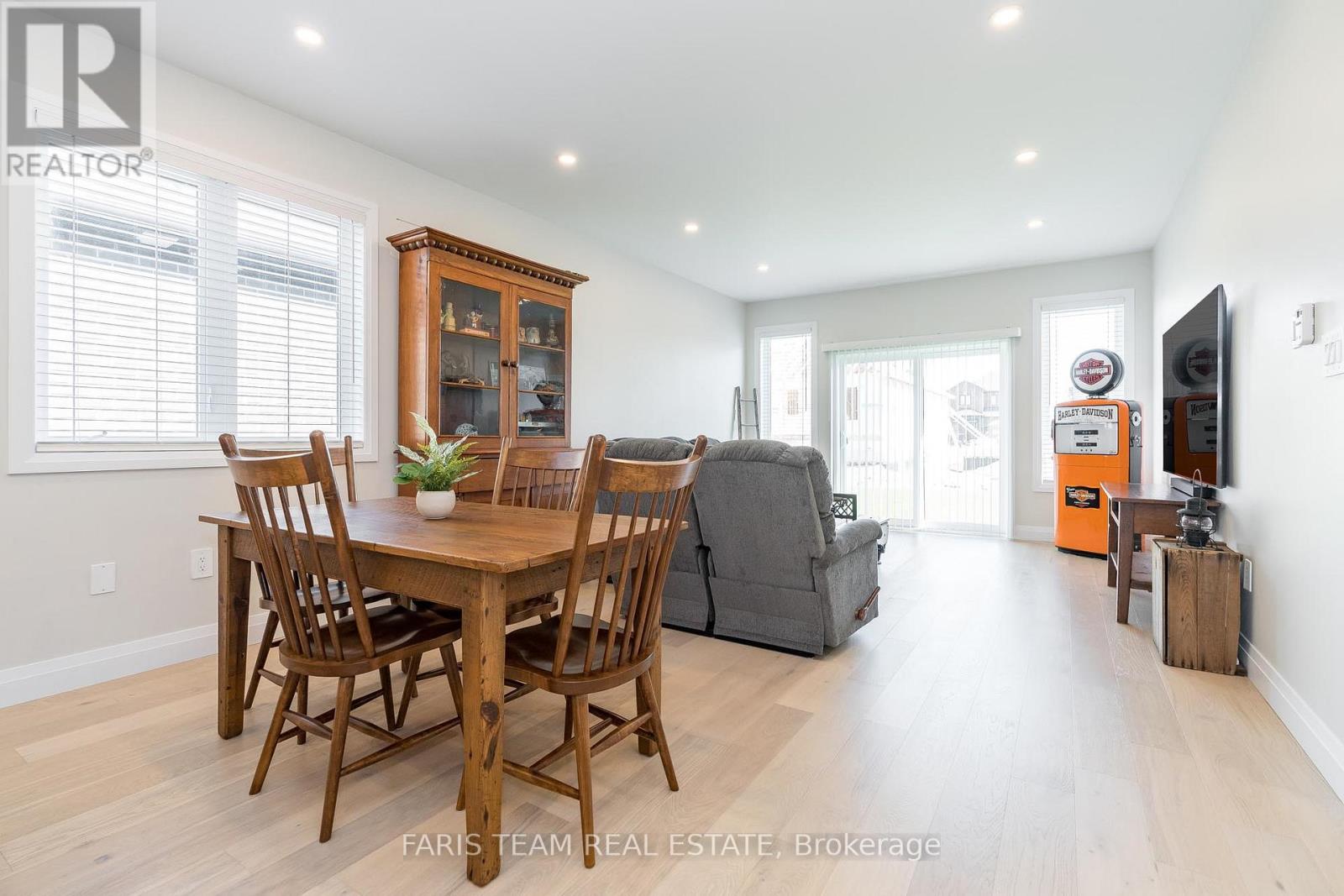 25 Rowley Crescent, Springwater, Ontario  L0L 1P0 - Photo 6 - S9376494