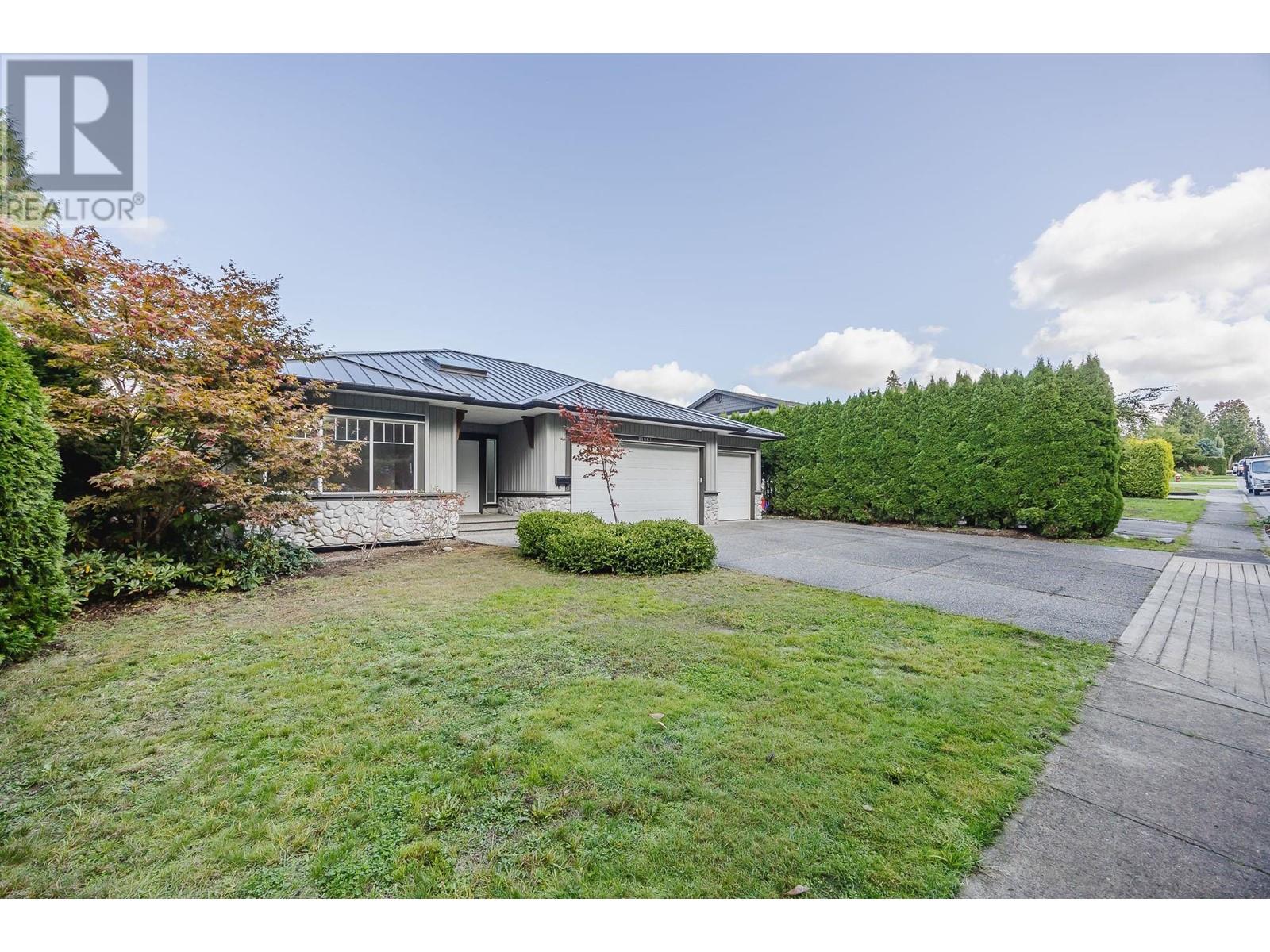 21067 Stonehouse Avenue, Maple Ridge, British Columbia  V2X 8C4 - Photo 3 - R2930957