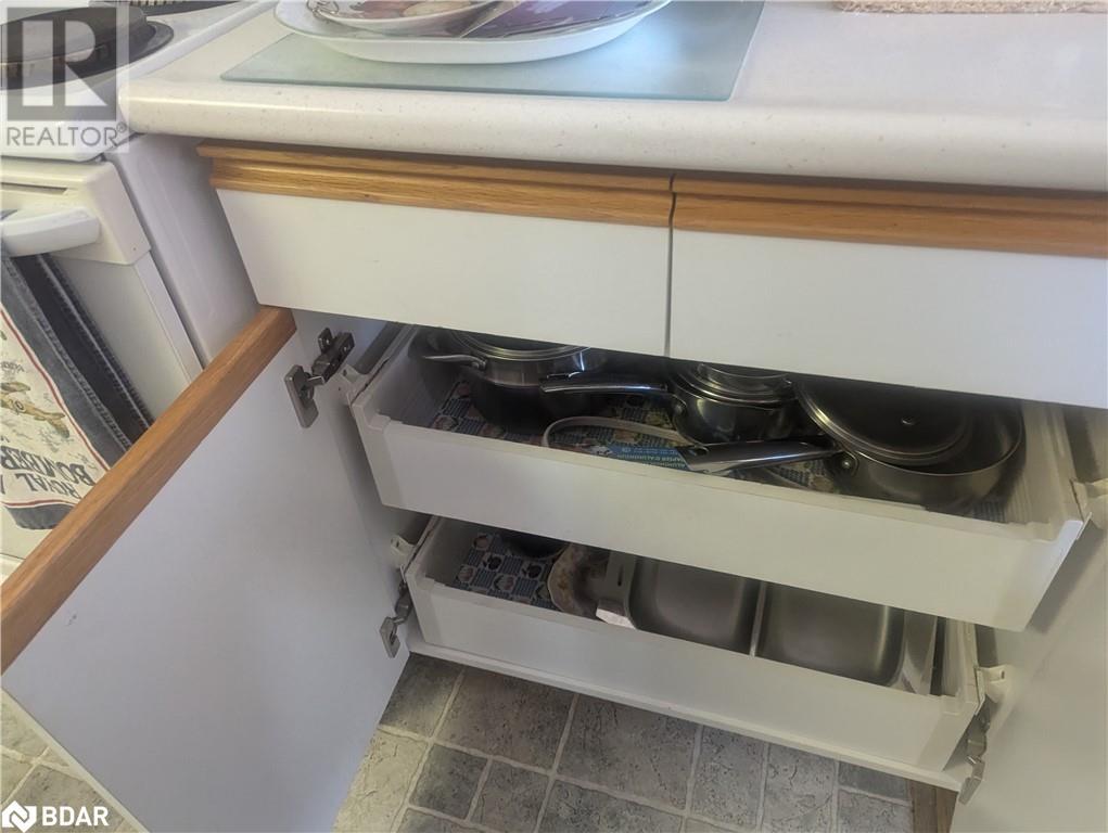 8 Elmwood Court, Innisfil, Ontario  L0L 1L0 - Photo 5 - 40604624