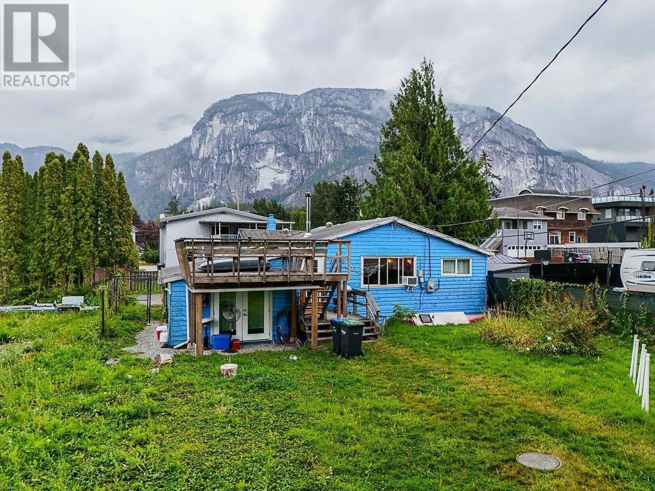 37956 FOURTH AVENUE, Squamish, British Columbia