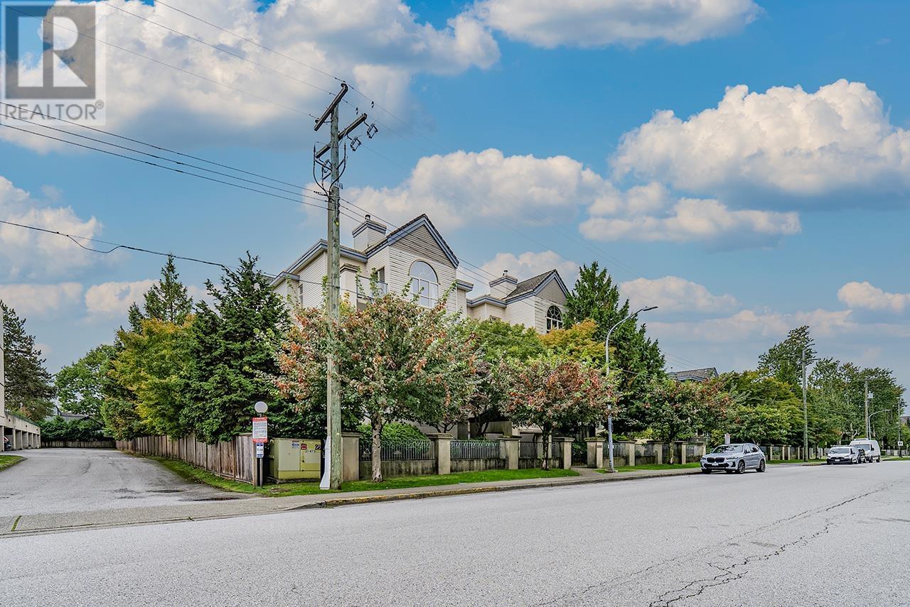 Listing Picture 3 of 17 : 203 8380 JONES ROAD, Richmond / 烈治文 - 魯藝地產 Yvonne Lu Group - MLS Medallion Club Member