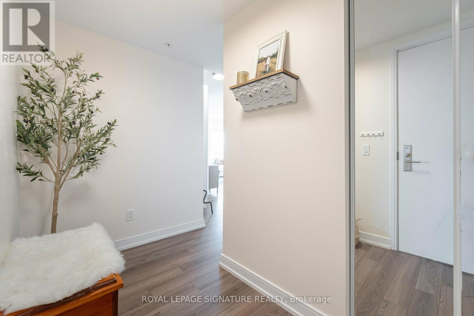 2204 - 20 Thomas Riley Road, Toronto, Ontario  M9B 0C3 - Photo 19 - W9376436