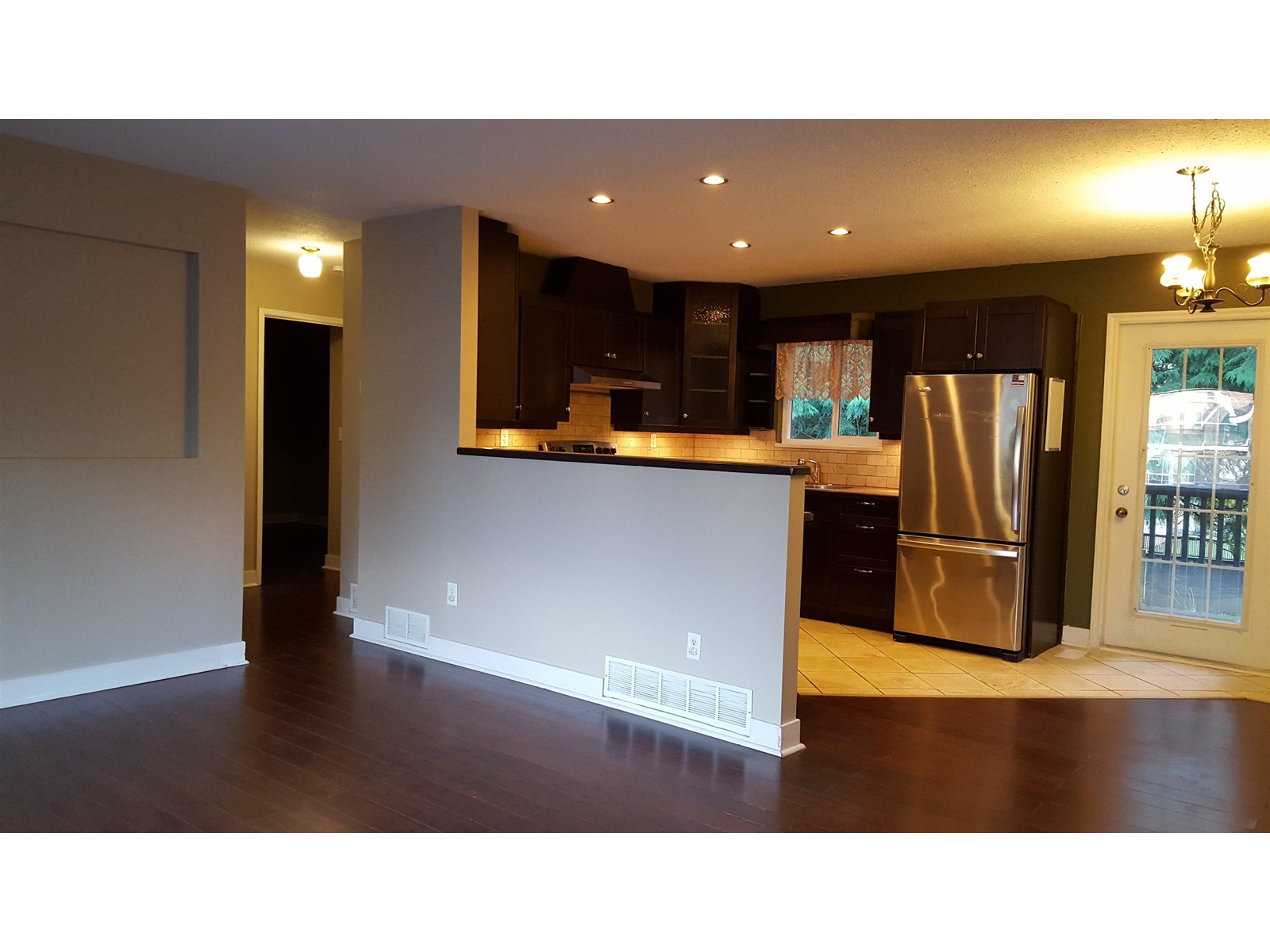 15118 91a Avenue, Surrey, British Columbia  V3R 6X1 - Photo 2 - R2931072