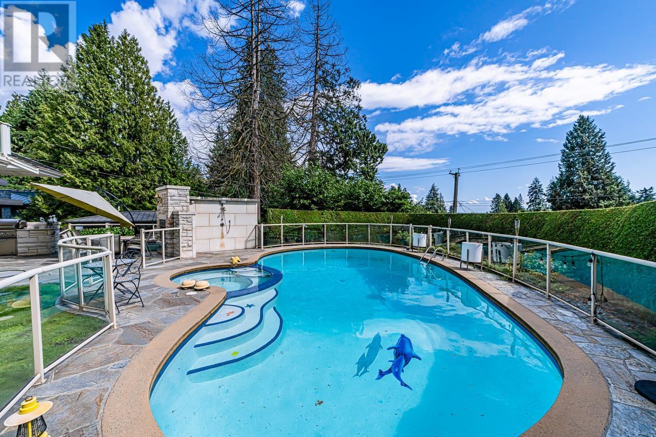 Property at 1361 MATHERS AVENUE image 3