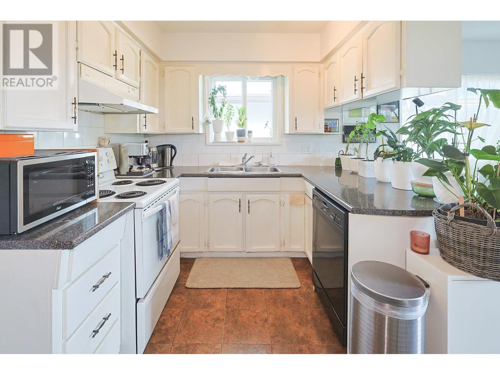 3322 Slocan Street, Vancouver, British Columbia V5M 3E5 - Photo 11 - R2931415