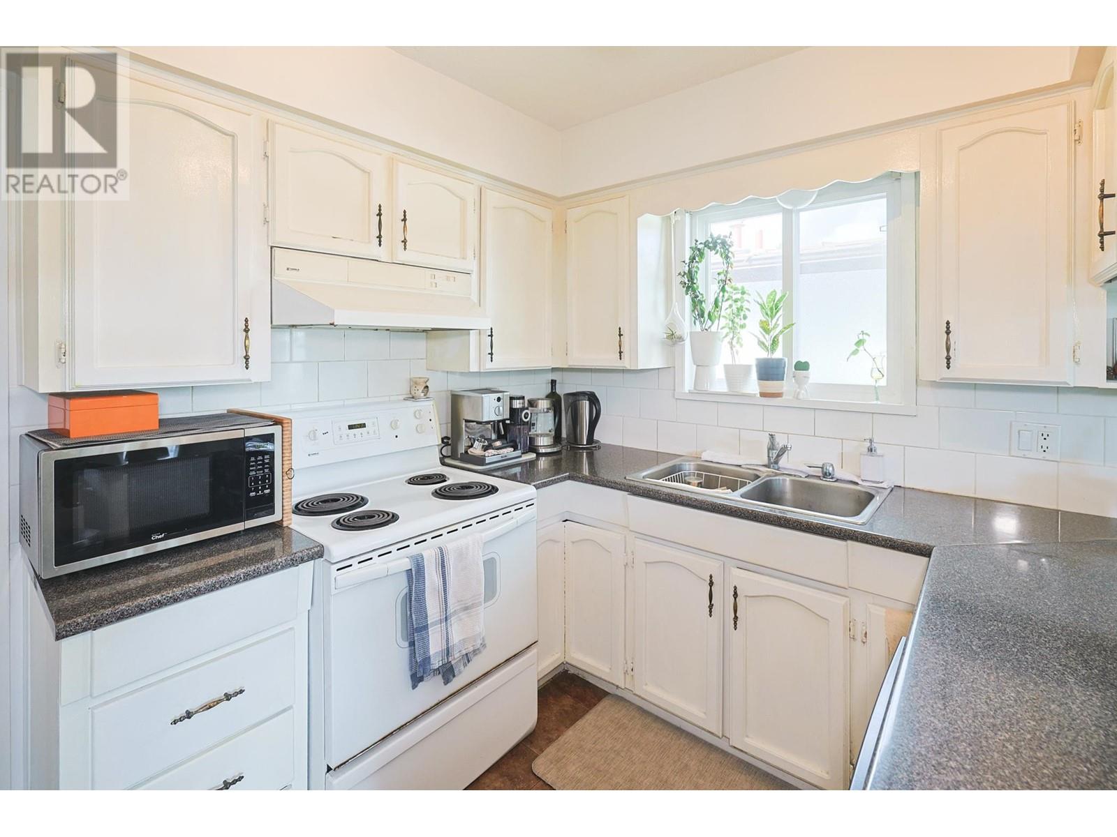 3322 Slocan Street, Vancouver, British Columbia V5M 3E5 - Photo 12 - R2931415