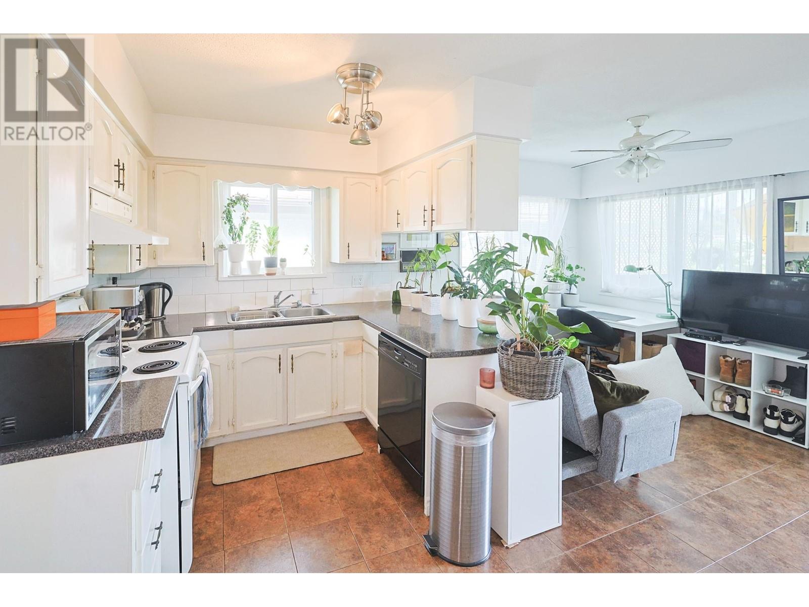 3322 Slocan Street, Vancouver, British Columbia V5M 3E5 - Photo 13 - R2931415