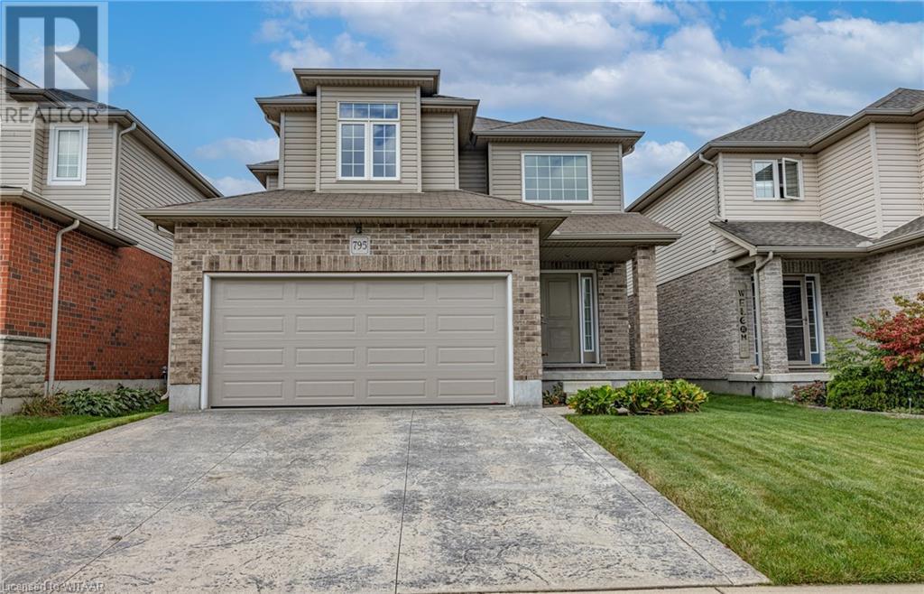 795 FRONTENAC Crescent, Woodstock, Ontario