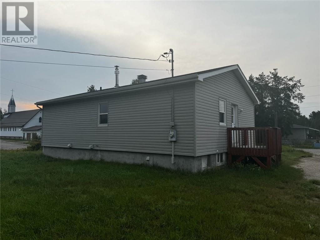 146 Spruce Street, Gogama, Ontario  P0M 1W0 - Photo 4 - 2119361