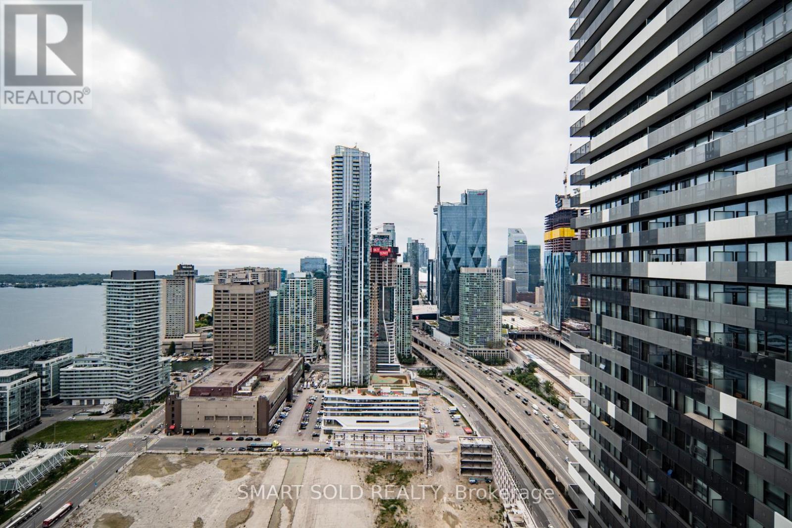 4512 - 138 Downes Street, Toronto, Ontario  M5E 0E4 - Photo 3 - C9377451