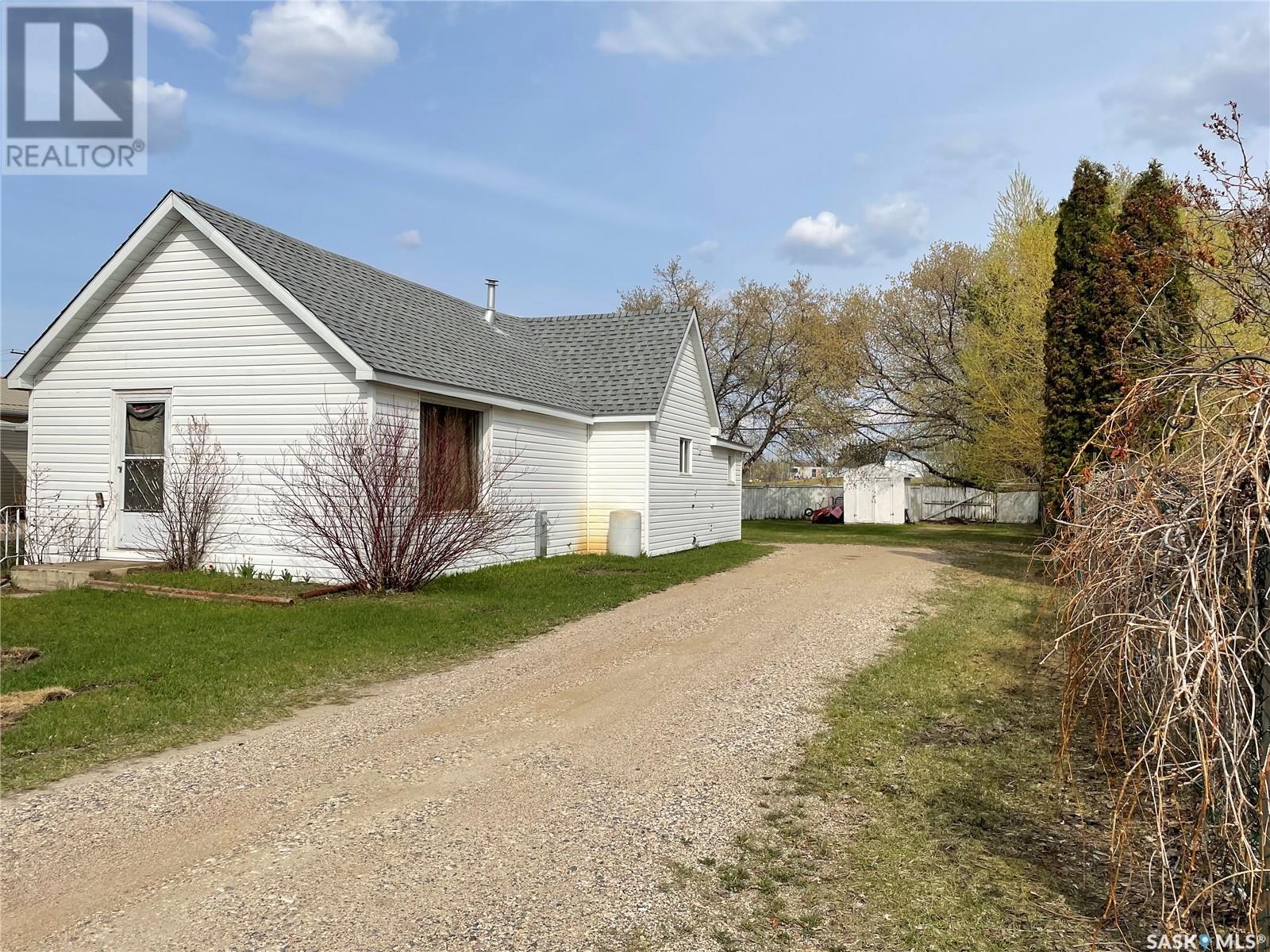 113 6th Street N, Nipawin, Saskatchewan  S0E 1E0 - Photo 1 - SK985047