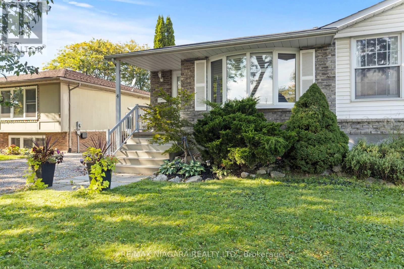 4 Barry Street, St. Catharines, Ontario  L2R 7G5 - Photo 4 - X9377817