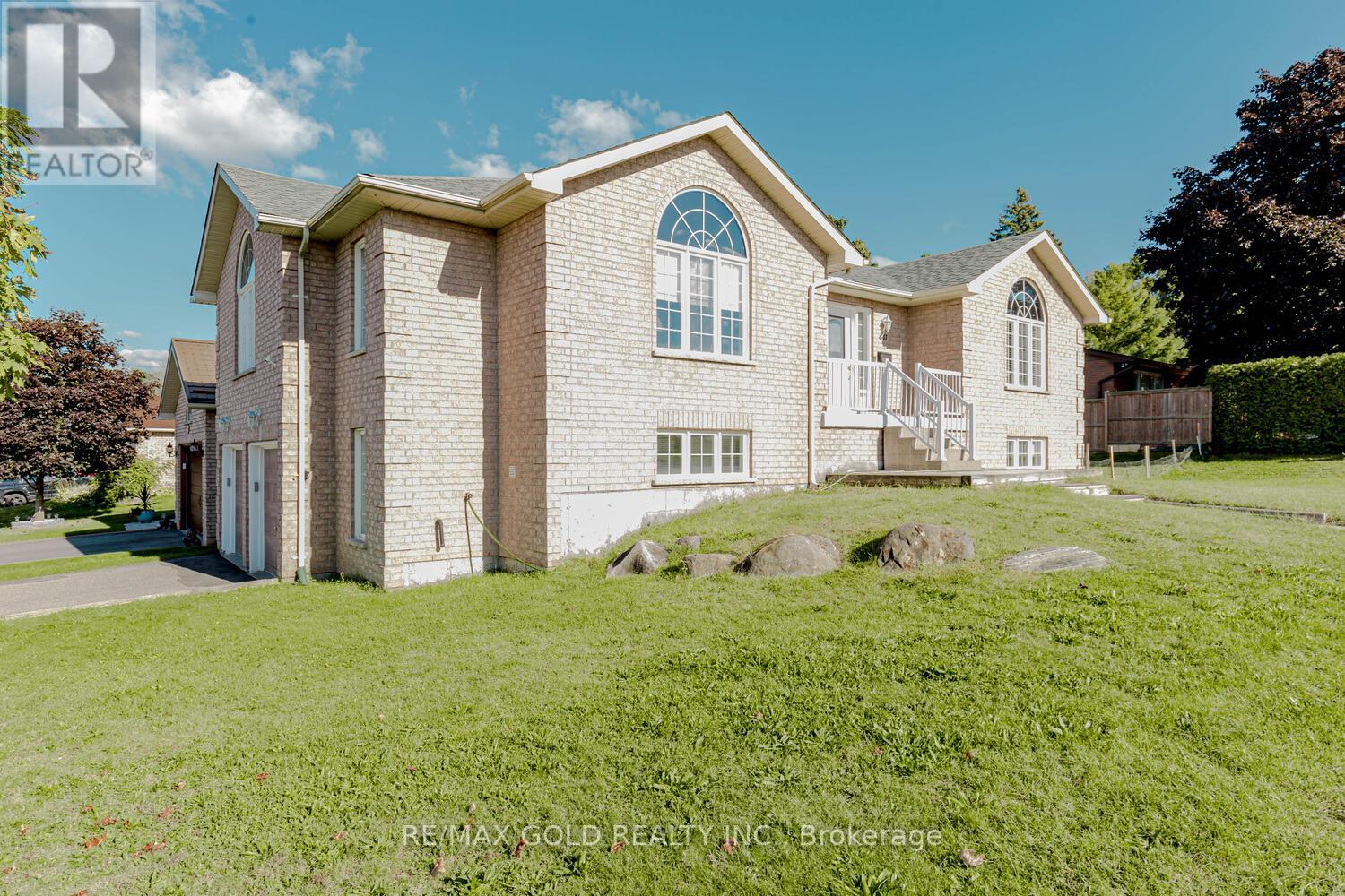Property at 441 IRWIN STREET image 3