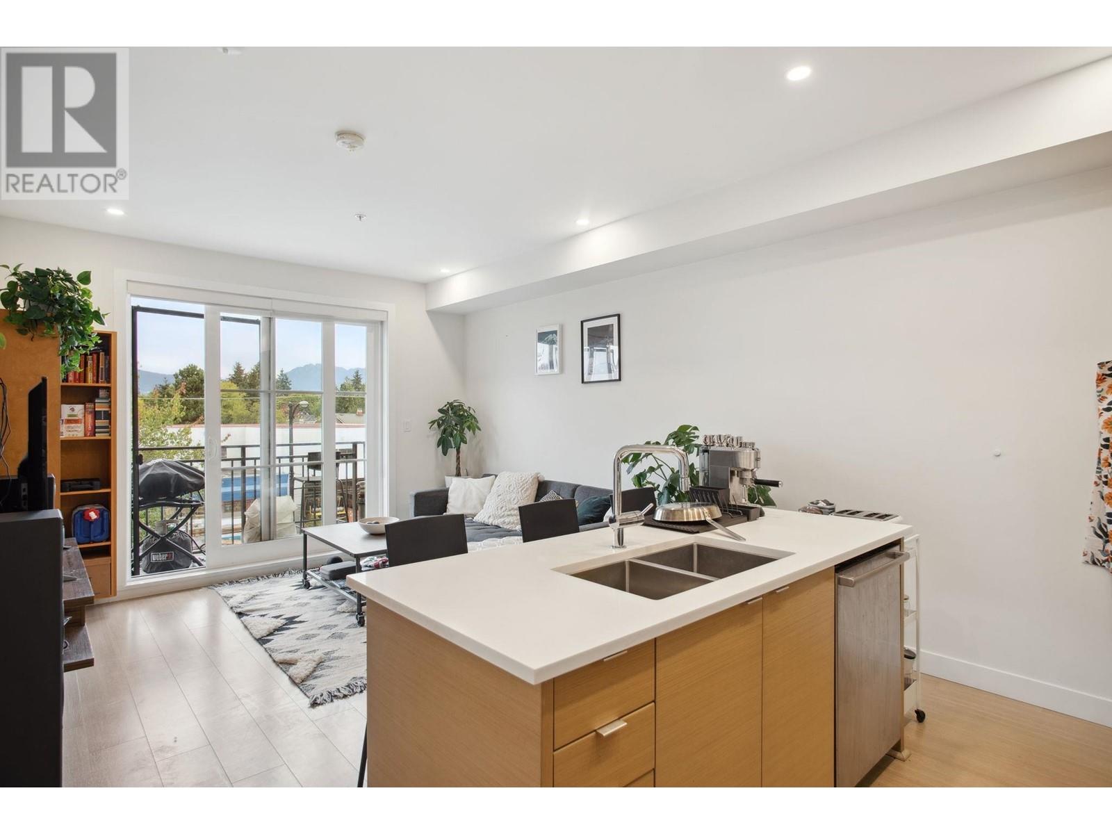 Listing Picture 3 of 20 : 309 2528 COLLINGWOOD STREET, Vancouver / 溫哥華 - 魯藝地產 Yvonne Lu Group - MLS Medallion Club Member