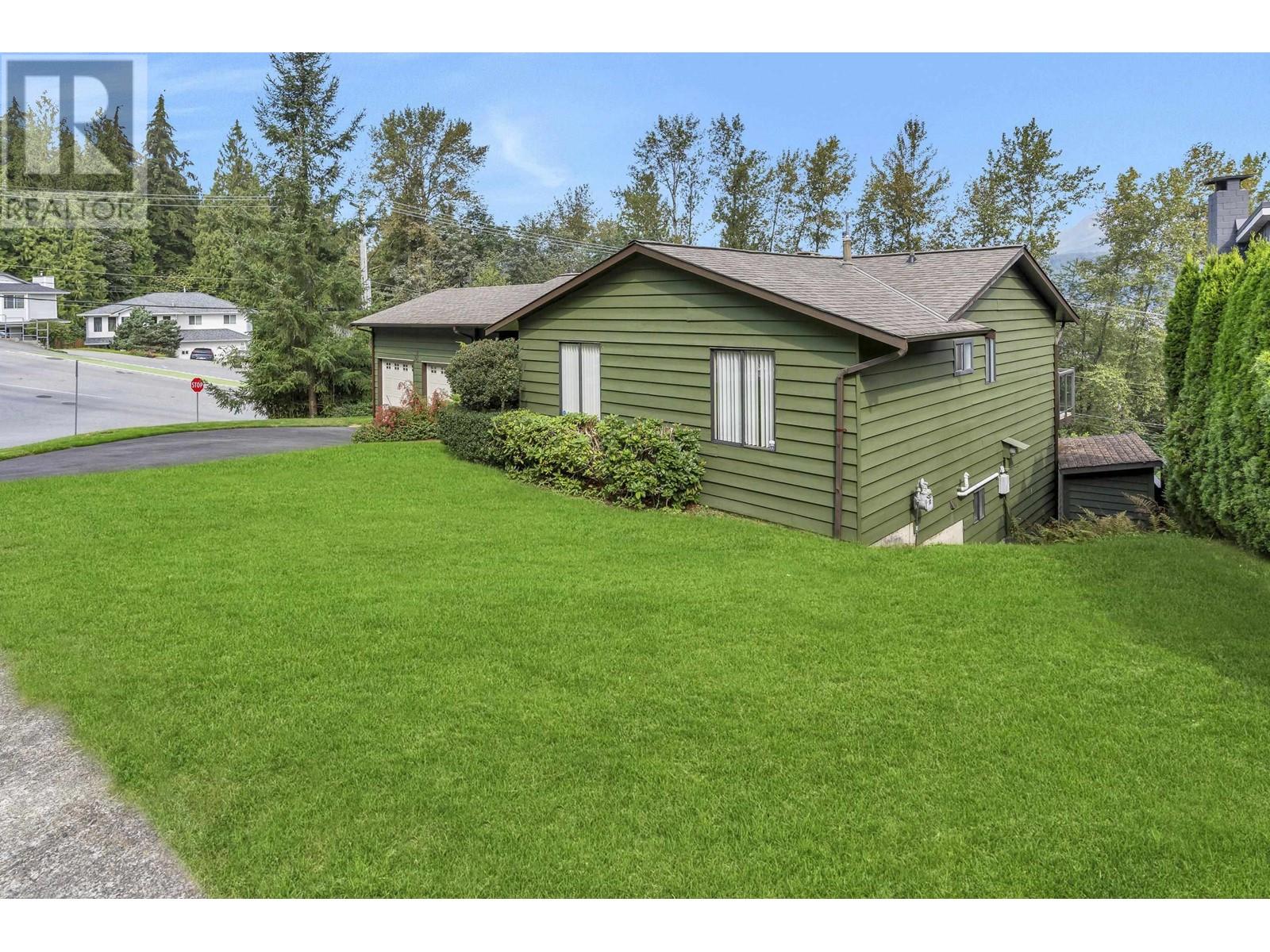 2 Noble Court, Port Moody, British Columbia  V3H 3Z5 - Photo 3 - R2931686