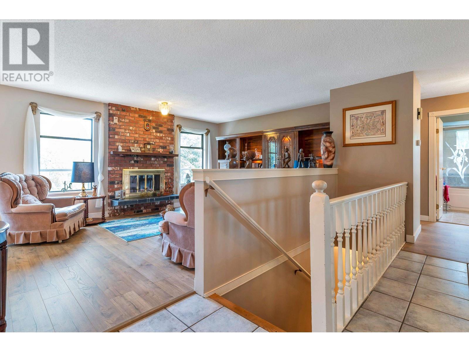 2 Noble Court, Port Moody, British Columbia  V3H 3Z5 - Photo 6 - R2931686
