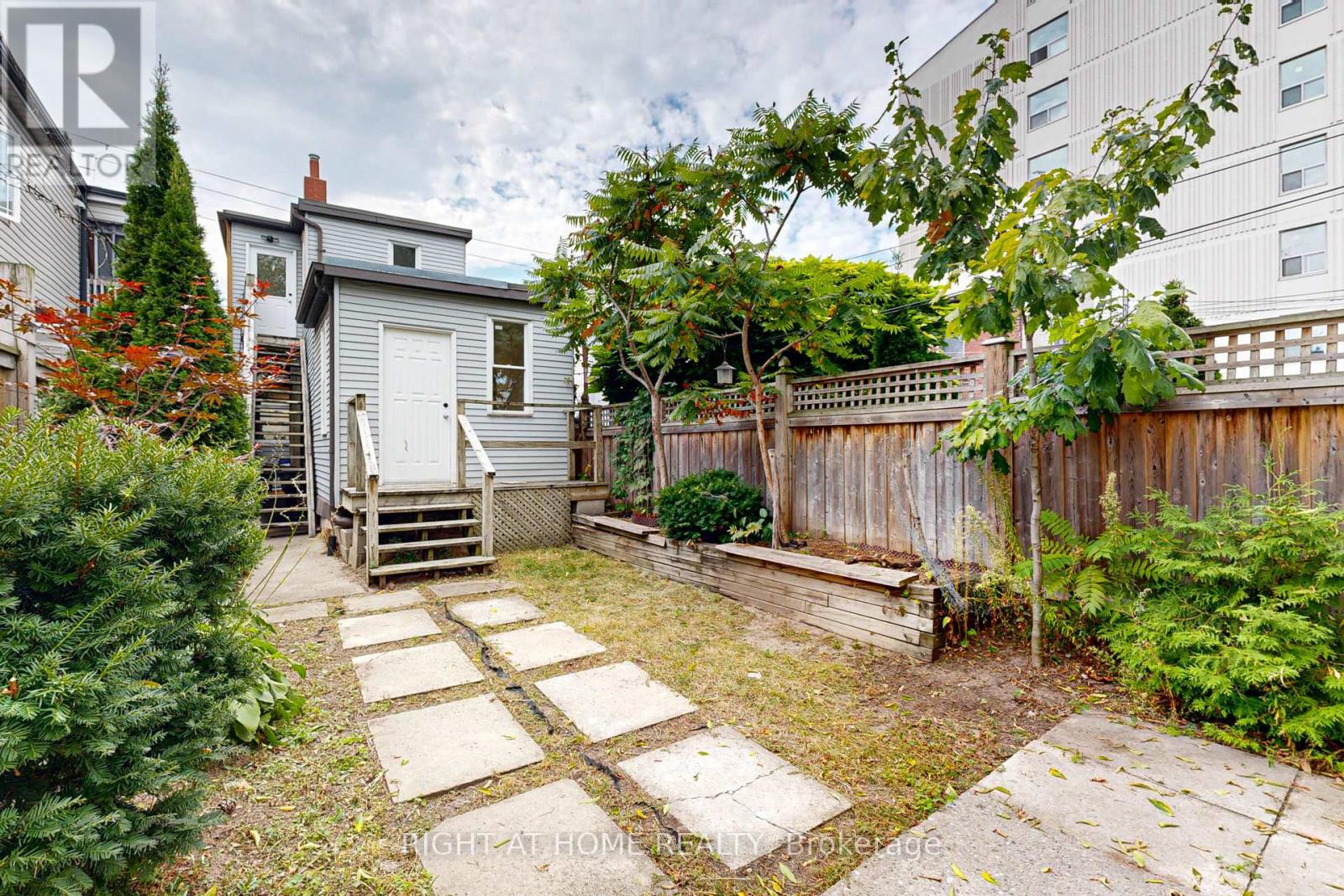 1055 Woodbine Avenue, Toronto, Ontario  M4C 4C2 - Photo 20 - E9378334