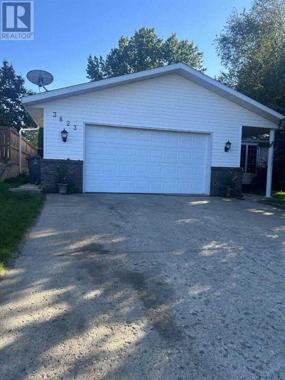 3823 51 Avenueclose, Ponoka, Alberta  T4J 1C7 - Photo 2 - A2168982