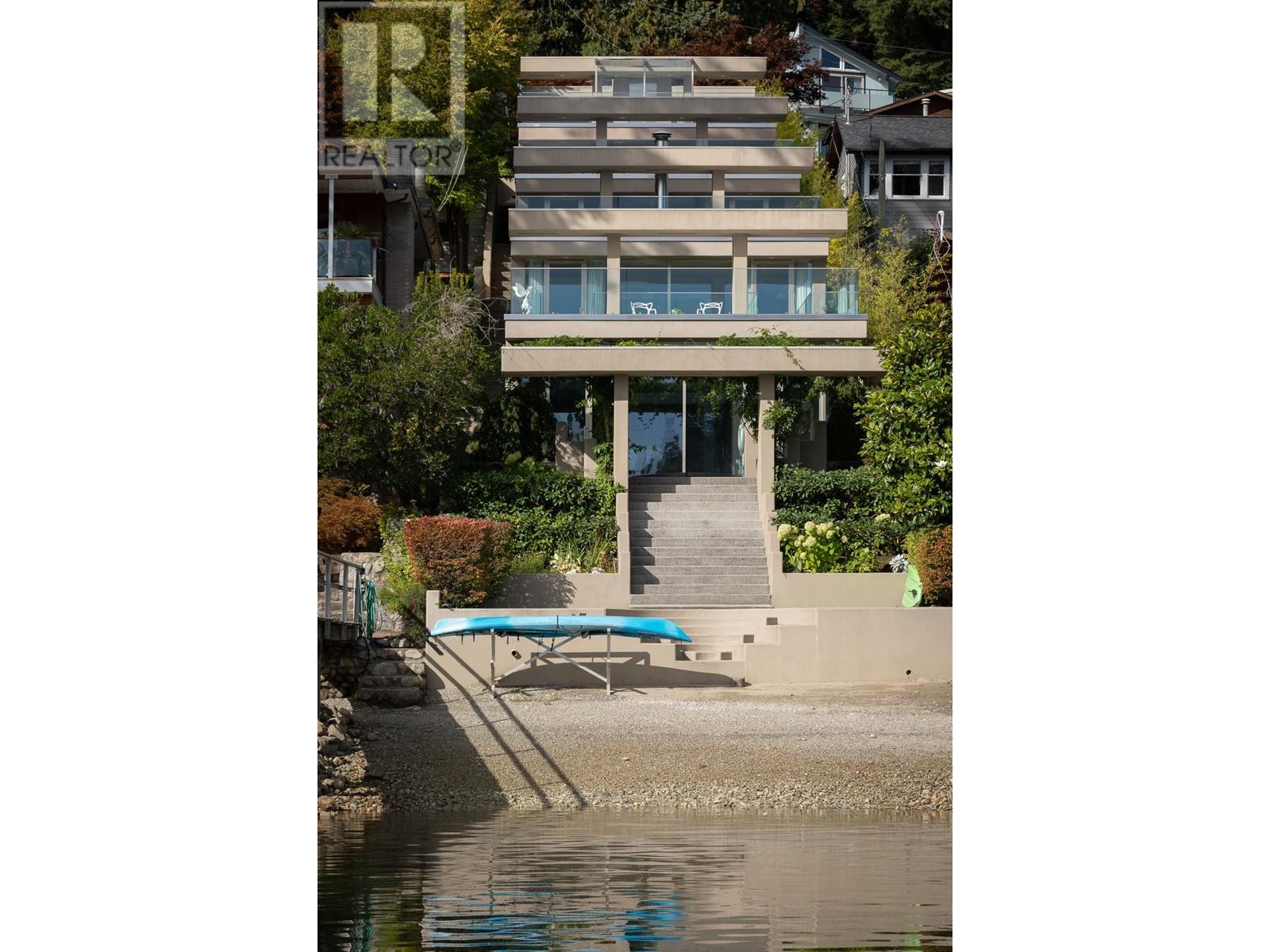 2724 Panorama Drive, North Vancouver, British Columbia  V7G 1V6 - Photo 37 - R2931799