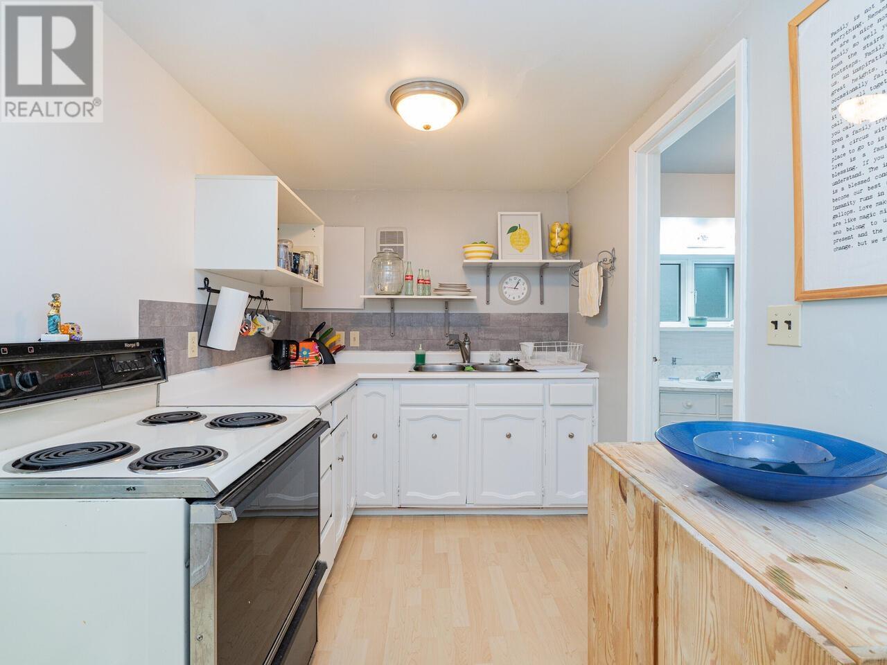 Listing Picture 35 of 40 : 3706 W KING EDWARD AVENUE, Vancouver / 溫哥華 - 魯藝地產 Yvonne Lu Group - MLS Medallion Club Member