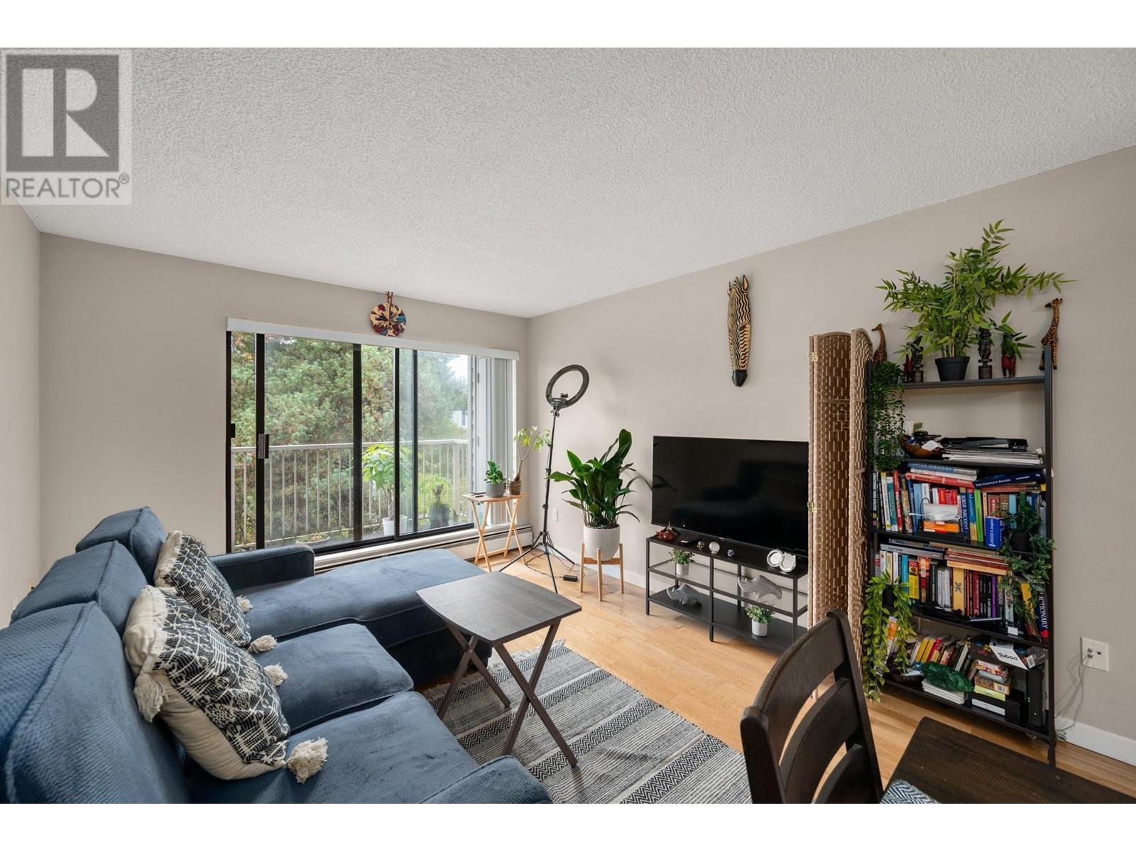 Listing Picture 10 of 28 : 301 8500 LANSDOWNE ROAD, Richmond / 烈治文 - 魯藝地產 Yvonne Lu Group - MLS Medallion Club Member