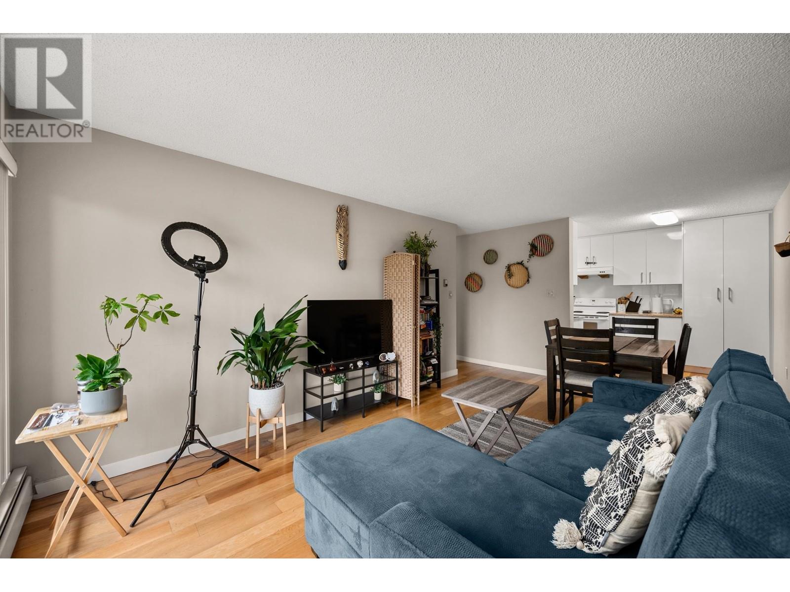 Listing Picture 12 of 28 : 301 8500 LANSDOWNE ROAD, Richmond / 烈治文 - 魯藝地產 Yvonne Lu Group - MLS Medallion Club Member